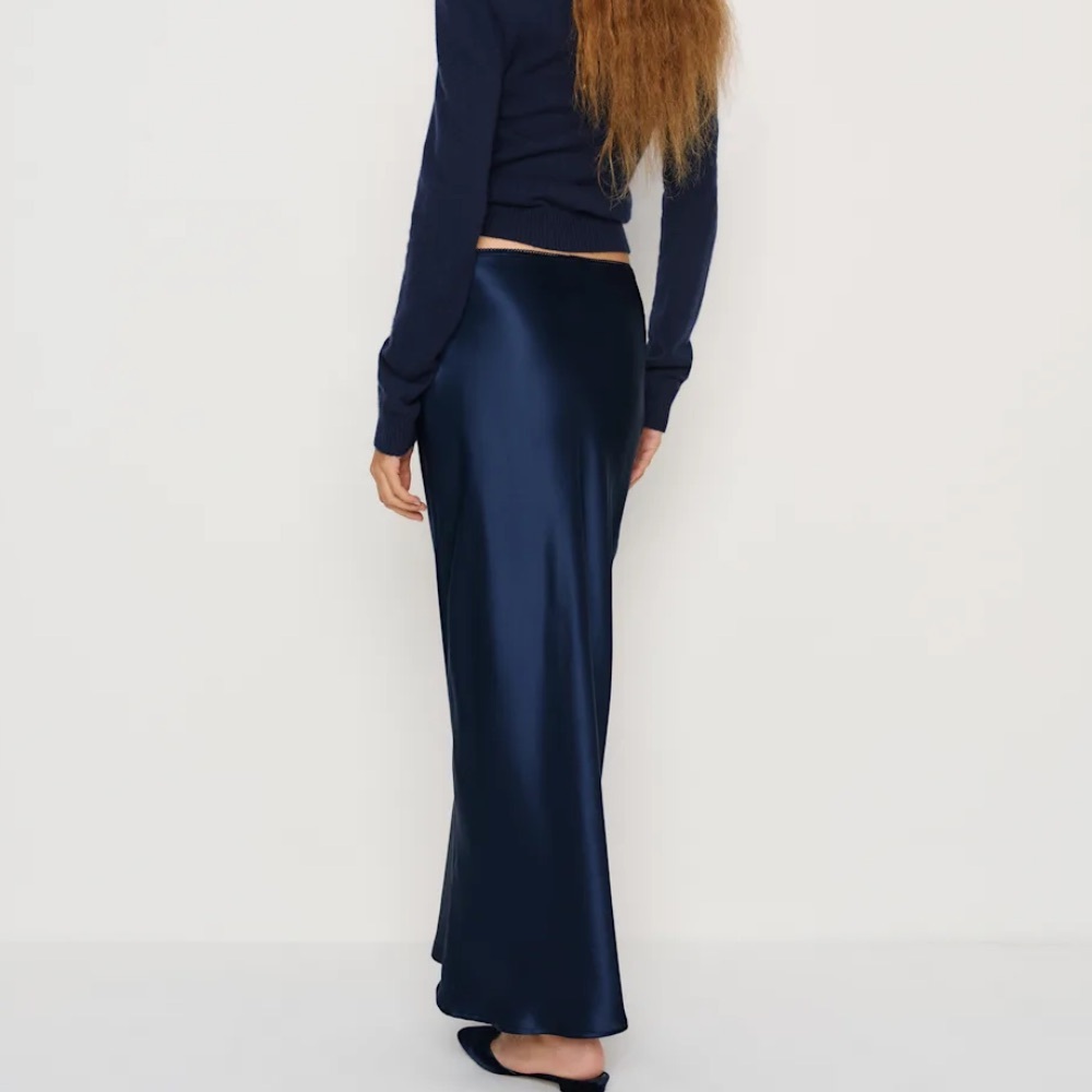 Reformation Layla Silk Skirt Core
– Midnight